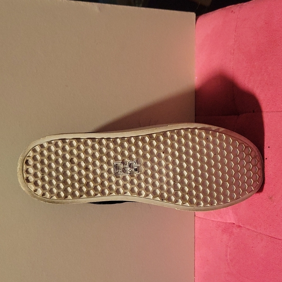 Pompom Sneakers - Picture 6 of 8